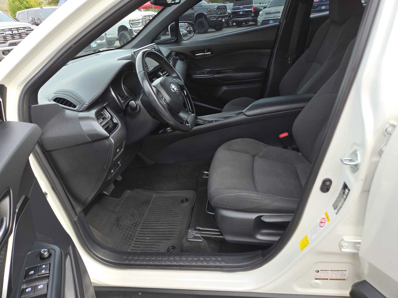 Used 2018 Toyota C-HR XLE FWD image 19