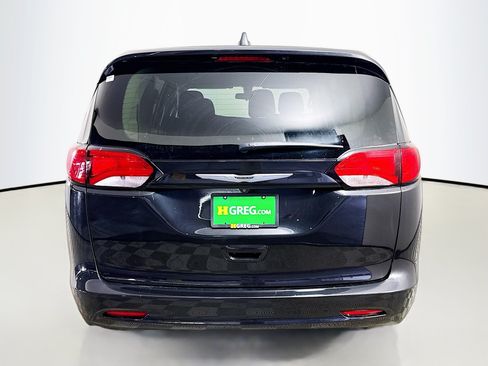 Used 2021 Chrysler Voyager L FWD image 8