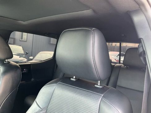 Used 2019 Toyota Tacoma TRD Sport image 18