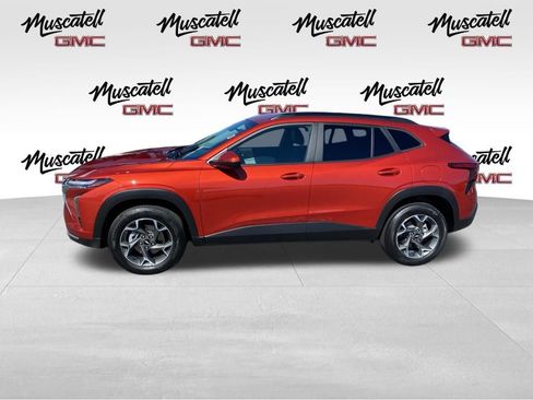 Used 2024 Chevrolet Trax LT w/ LT Convenience Package FWD image 8
