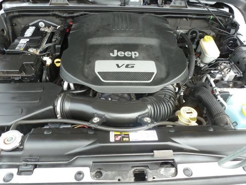 Used 2014 Jeep Wrangler Sport AWD/4WD image 30