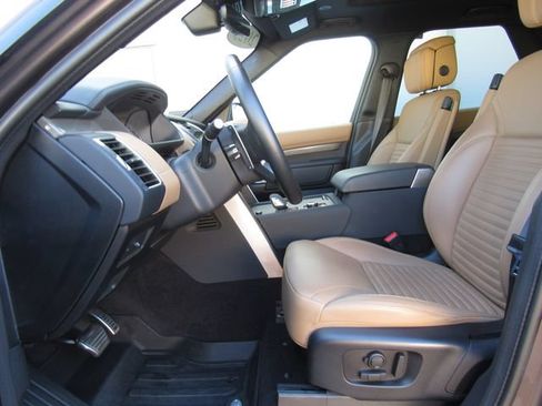 Used 2023 Land Rover Discovery Metropolitan Edition AWD/4WD image 10
