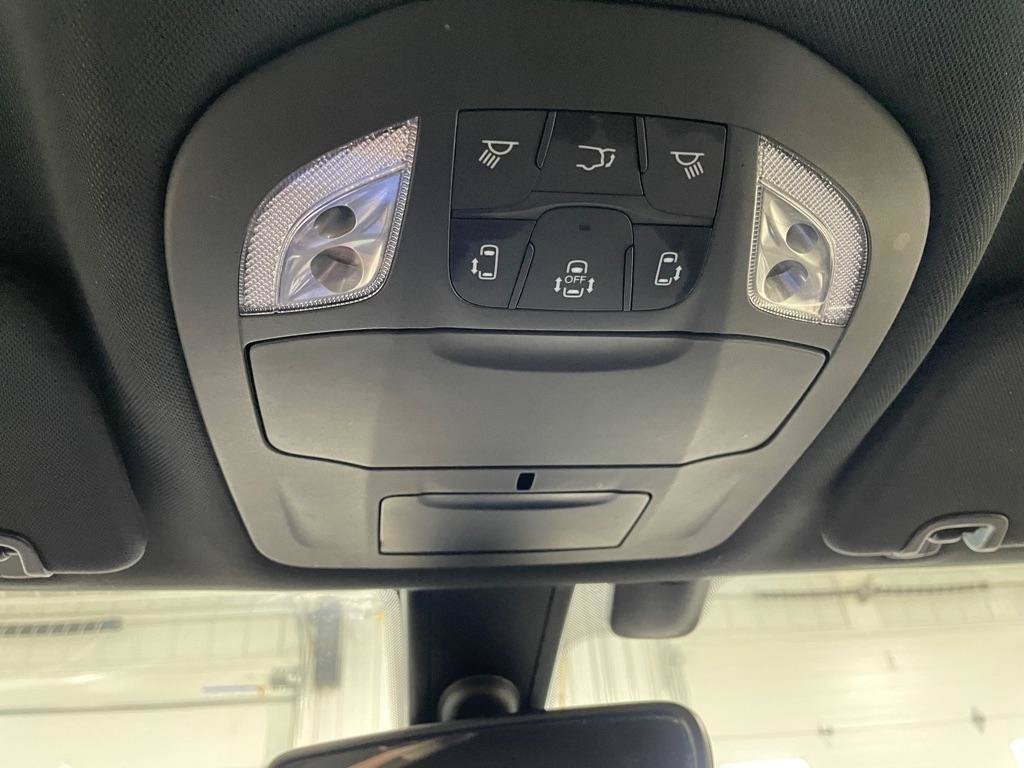 Used 2020 Chrysler Pacifica Touring-L AWD/4WD image 33
