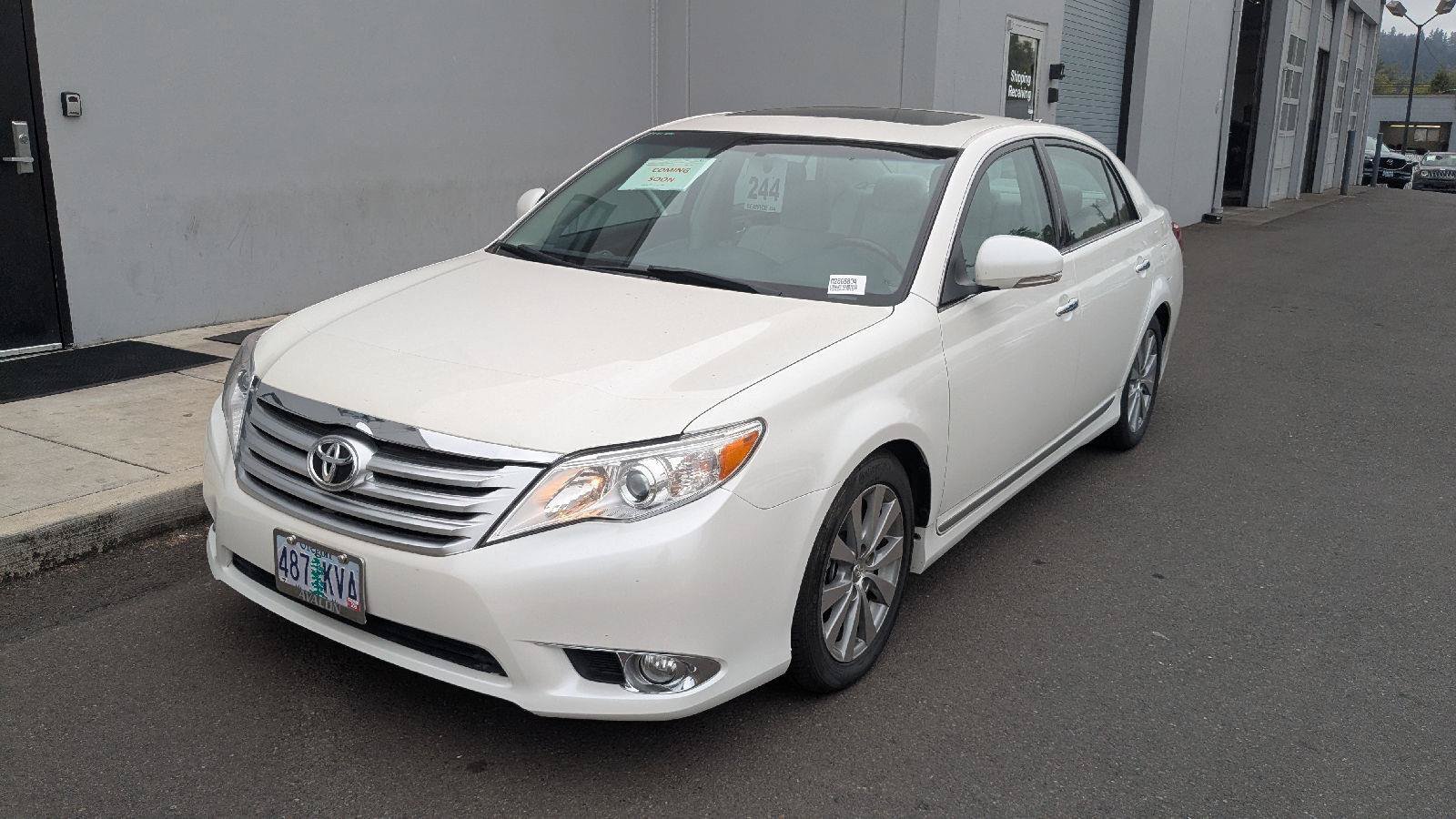 Used 2011 Toyota Avalon Limited FWD image 1