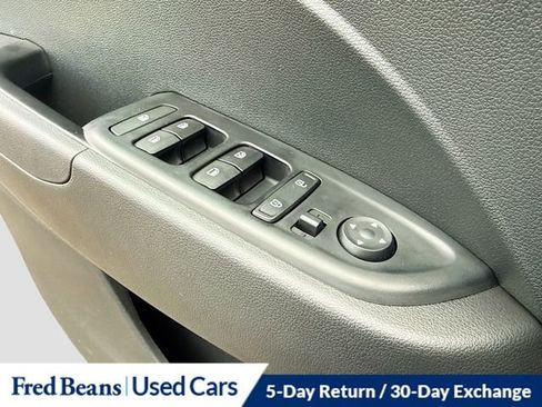 Used 2025 Hyundai Venue SEL image 18