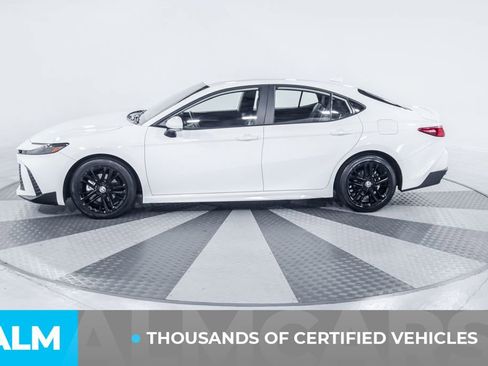 Used 2025 Toyota Camry SE image 4