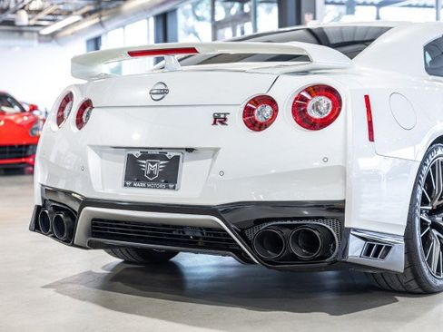 Used 2023 Nissan GT-R Premium w/ Premium Interior Package AWD/4WD image 18