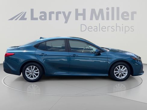 Used 2025 Toyota Camry LE FWD image 6