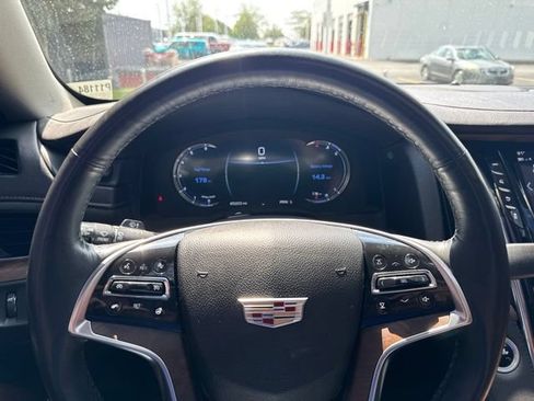 Used 2017 Cadillac Escalade Luxury AWD/4WD image 25