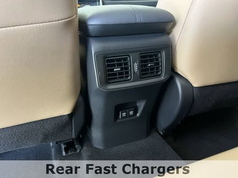 Used 2020 Toyota RAV4 Limited image 27