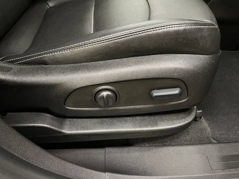 Used 2022 GMC Terrain SLT w/ Infotainment Package II AWD/4WD image 12