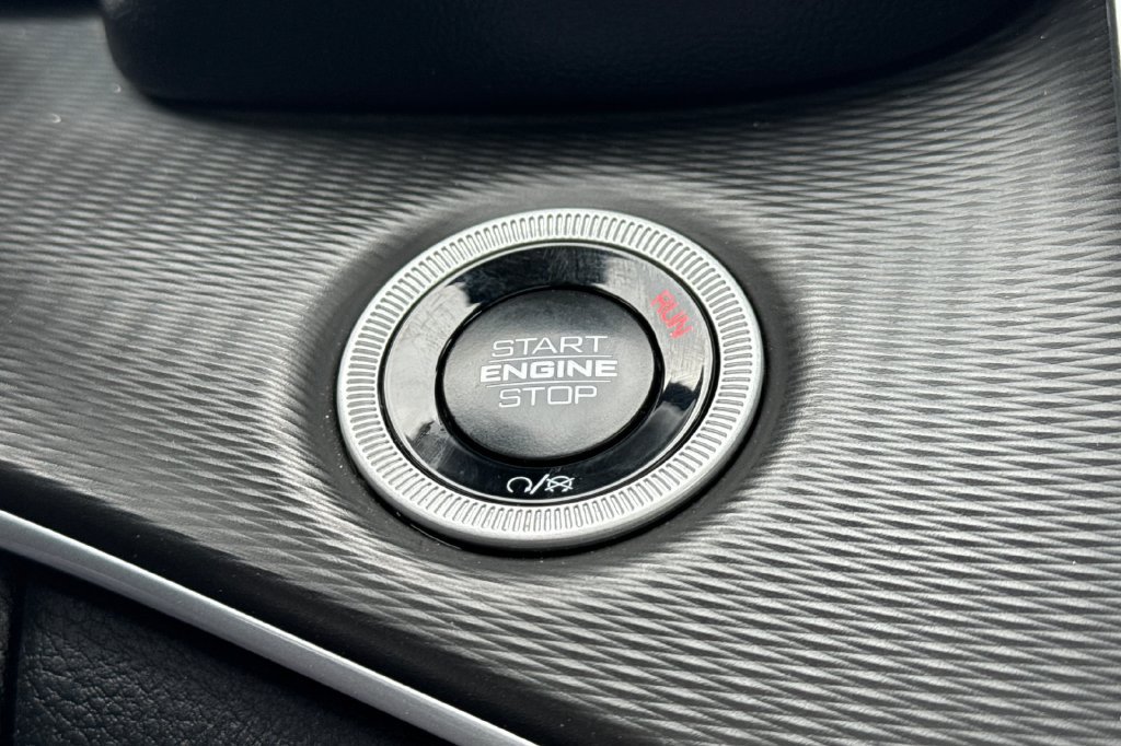 Used 2024 Jeep Grand Cherokee L Altitude RWD image 26