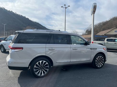 Used 2023 Lincoln Navigator Reserve image 4
