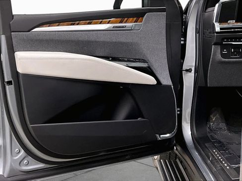 Used 2025 Cadillac Escalade Sport Platinum w/ LPO, Floor Liner Package AWD/4WD image 25