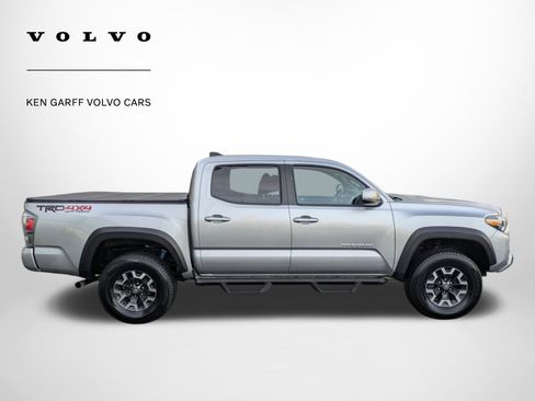 Used 2022 Toyota Tacoma TRD Off-Road w/ Technology Package image 2