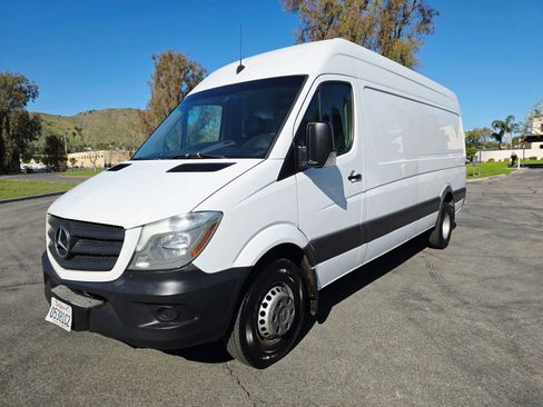 Used 2016 Mercedes-Benz Sprinter 3500 image 3