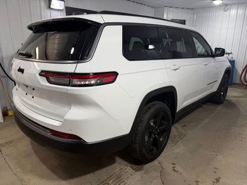 New 2026 Jeep Grand Cherokee L Limited w/ Limited Altitude Package AWD/4WD image 6