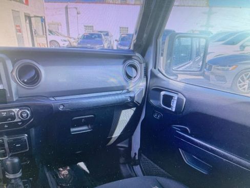 Used 2023 Jeep Gladiator Sport image 2