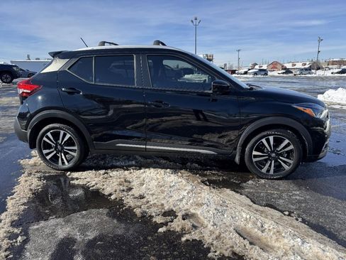 Used 2020 Nissan Kicks SR w/ SR Premium Package image 2