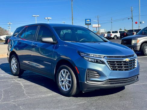 Used 2024 Chevrolet Equinox LS image 2