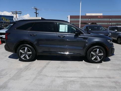 Used 2023 Kia Sorento EX w/ Panoramic Sunroof Package FWD image 2