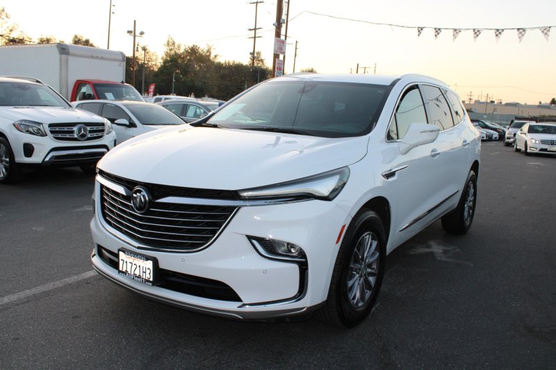Used 2022 Buick Enclave Essence FWD image 3