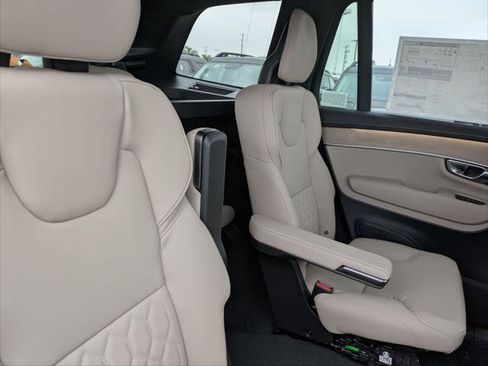 New 2026 Volvo XC90 B6 Plus image 13