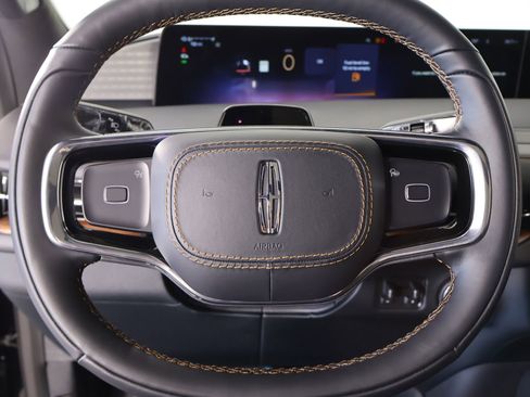 New 2026 Lincoln Navigator Black Label AWD/4WD image 3