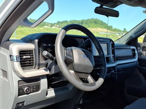 Used 2025 Ford F250 XLT AWD/4WD image 10