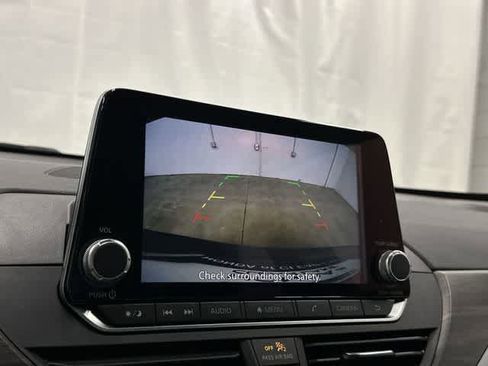 Used 2025 Nissan Altima 2.5 SV image 23