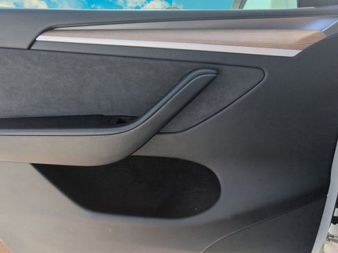 Used 2023 Tesla Model Y AWD image 3