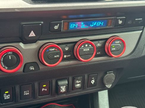 Used 2019 Toyota Tacoma TRD Off-Road AWD/4WD image 19