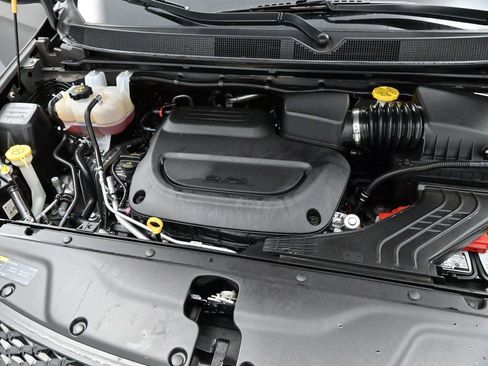 Used 2025 Chrysler Pacifica Select FWD image 62