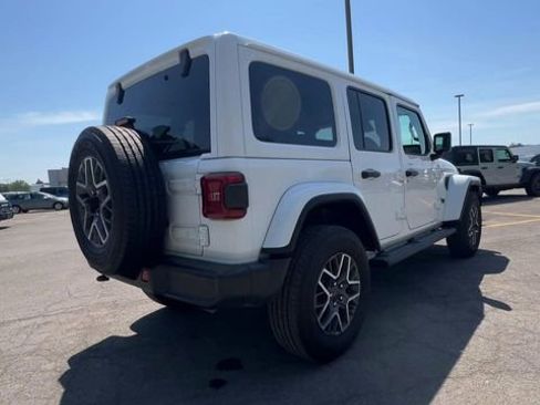 Used 2025 Jeep Wrangler Unlimited Sahara AWD/4WD image 8
