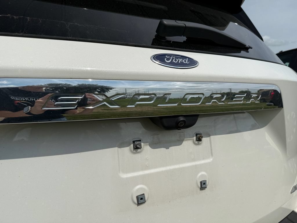 Used 2022 Ford Explorer XLT w/ Equipment Group 202A AWD/4WD image 46