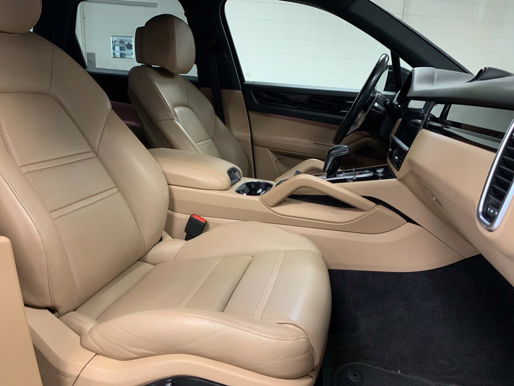 Used 2020 Porsche Cayenne AWD/4WD image 5