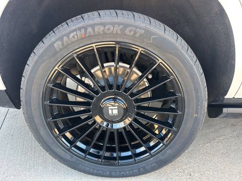 Certified 2024 Cadillac Escalade Sport Platinum image 11