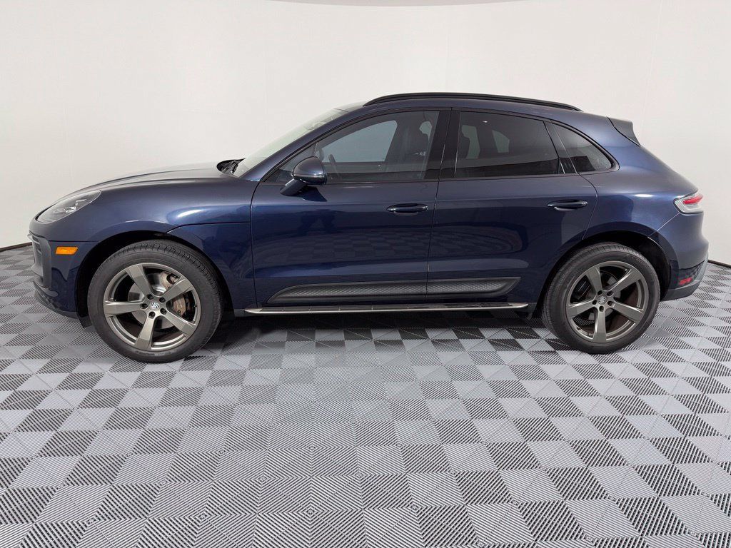 Certified 2023 Porsche Macan AWD/4WD image 2