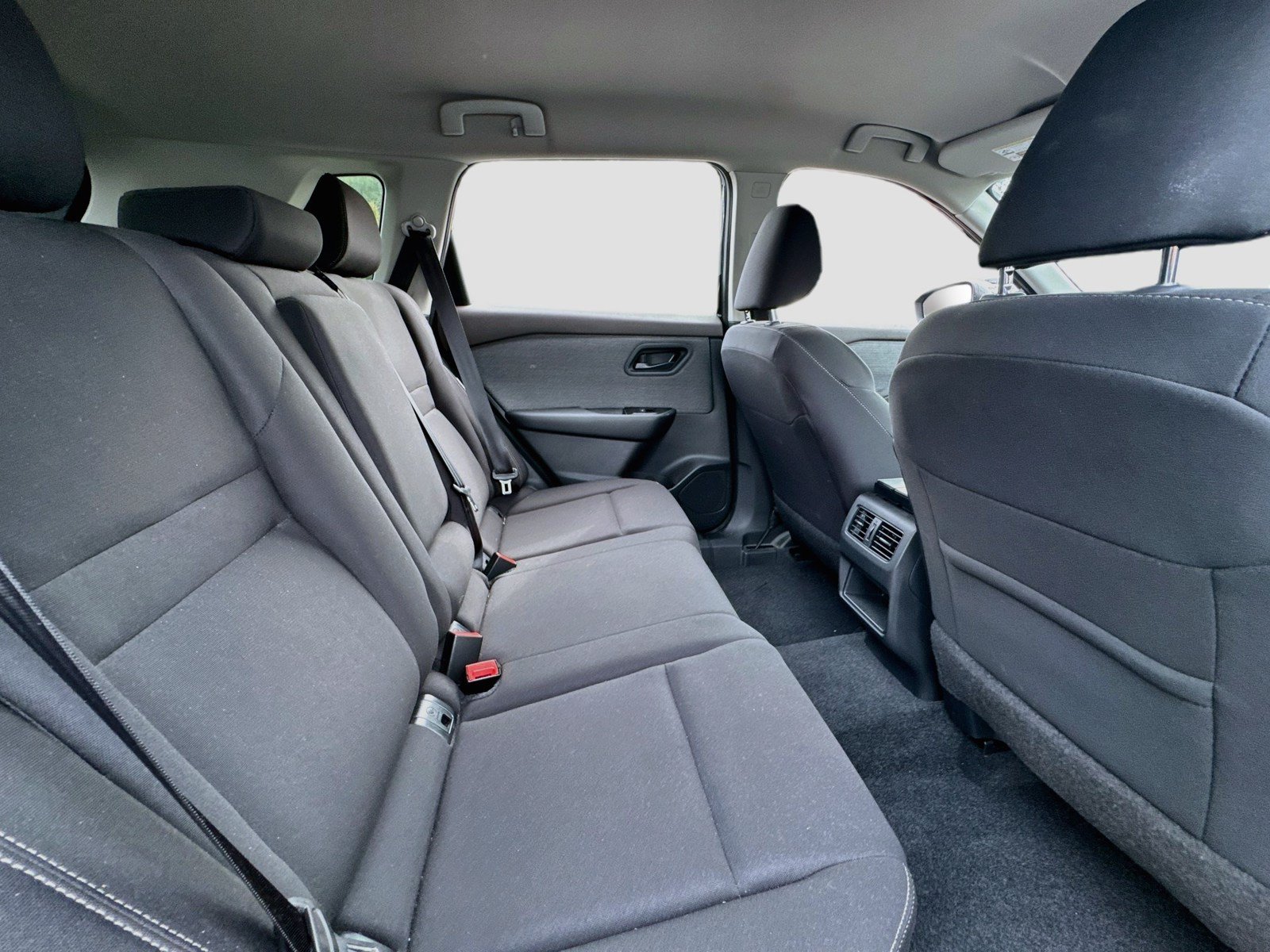 Used 2023 Nissan Rogue S AWD/4WD image 28