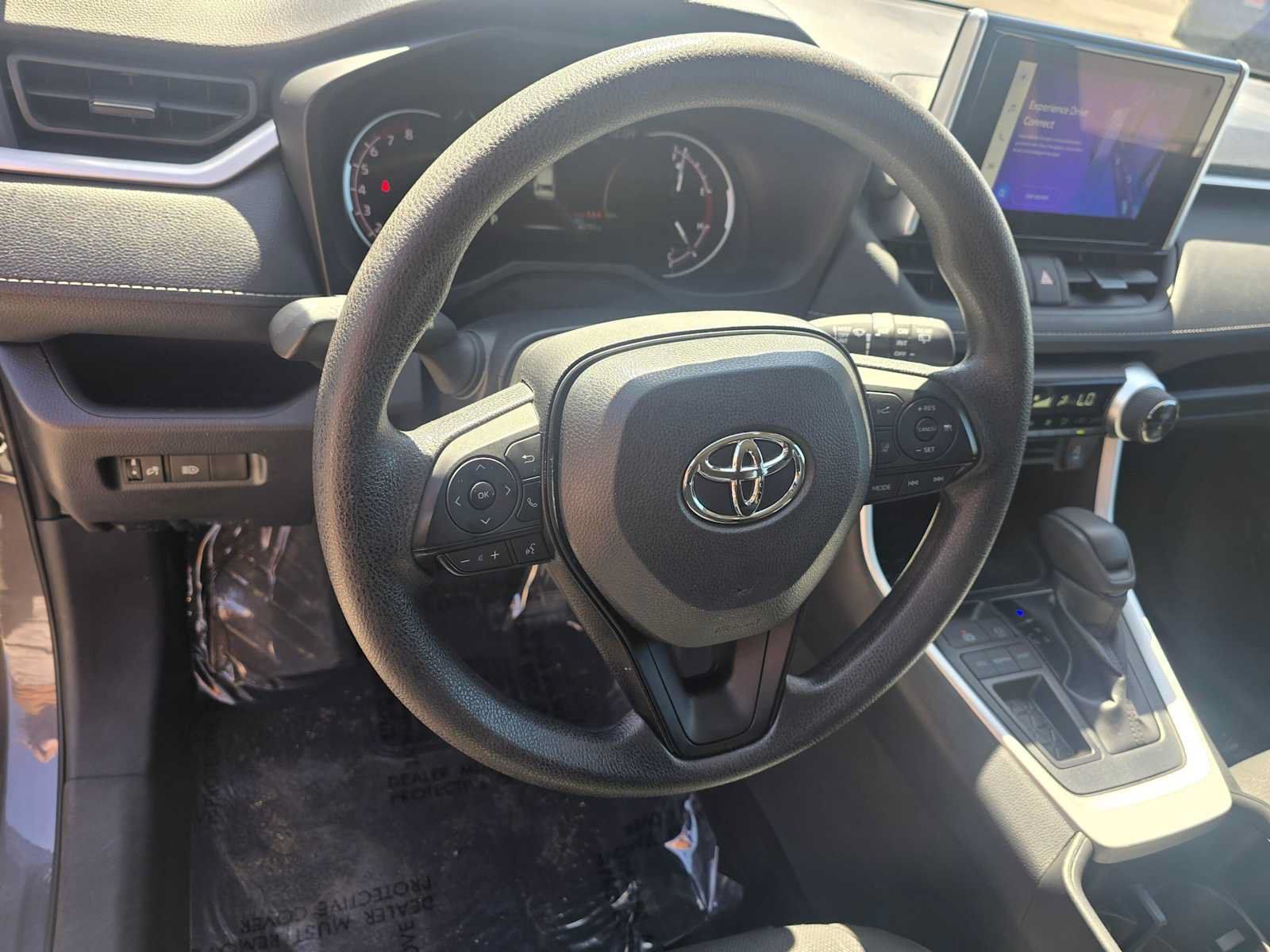 Used 2025 Toyota RAV4 XLE FWD image 24