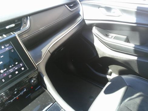 Used 2023 Jeep Grand Cherokee L Laredo AWD/4WD image 25