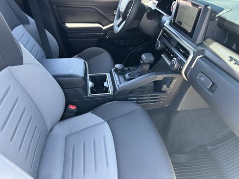Used 2025 Toyota Tacoma TRD Sport AWD/4WD image 11