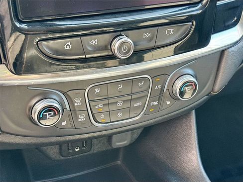 Used 2020 Chevrolet Traverse LT w/ Driver Confidence II Package image 17