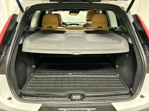 Used 2022 Volvo XC40 T5 Inscription w/ Advanced Package image 22