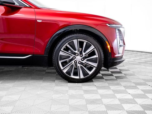 Certified 2025 Cadillac Lyriq Luxury w/ LPO, Floor Liner Package image 37