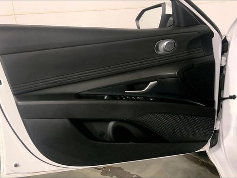 Used 2025 Hyundai Elantra SEL FWD image 24