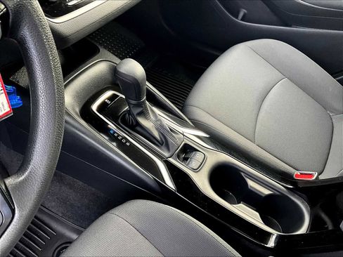 Used 2022 Toyota Corolla LE image 20