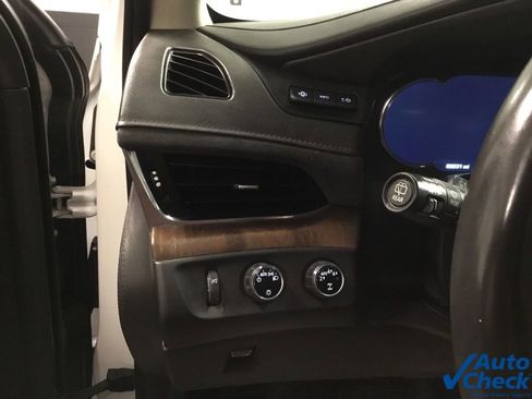 Used 2017 Cadillac Escalade Premium Luxury image 21