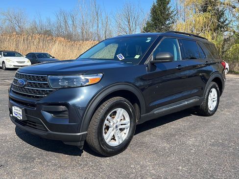 Used 2022 Ford Explorer XLT AWD/4WD image 15
