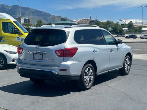 Used 2020 Nissan Pathfinder SL AWD/4WD image 4